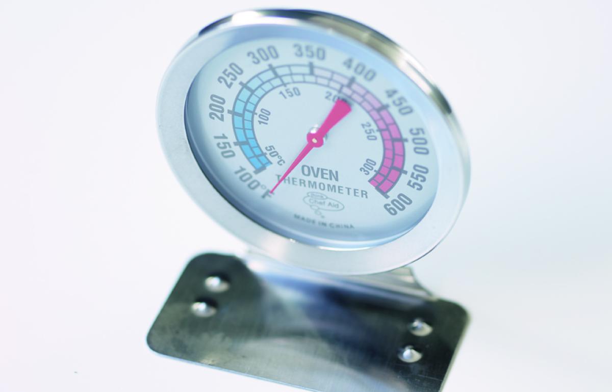 https://www.deliaonline.com/sites/default/files/styles/3_by_2/public/quick_media/equipment-oven-thermometer.jpg