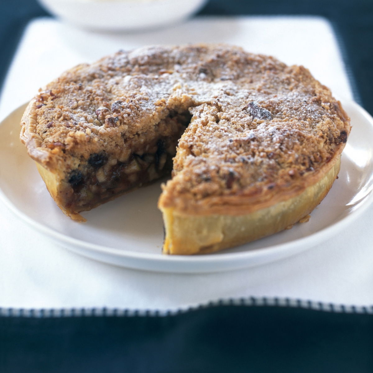 Happy mincemeat and apple crumble flan with almonds