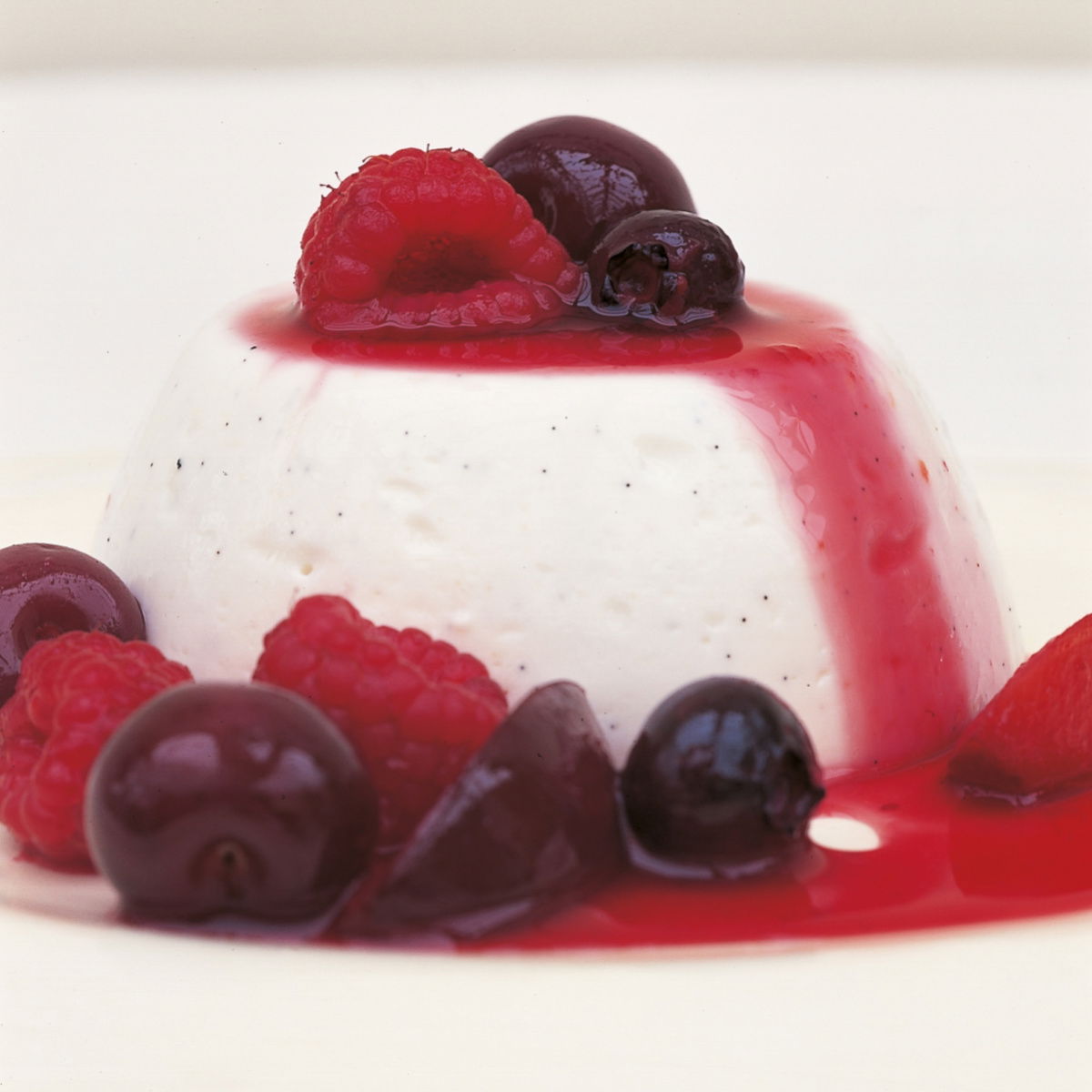 Htc fromage frais creams with red fruit compote