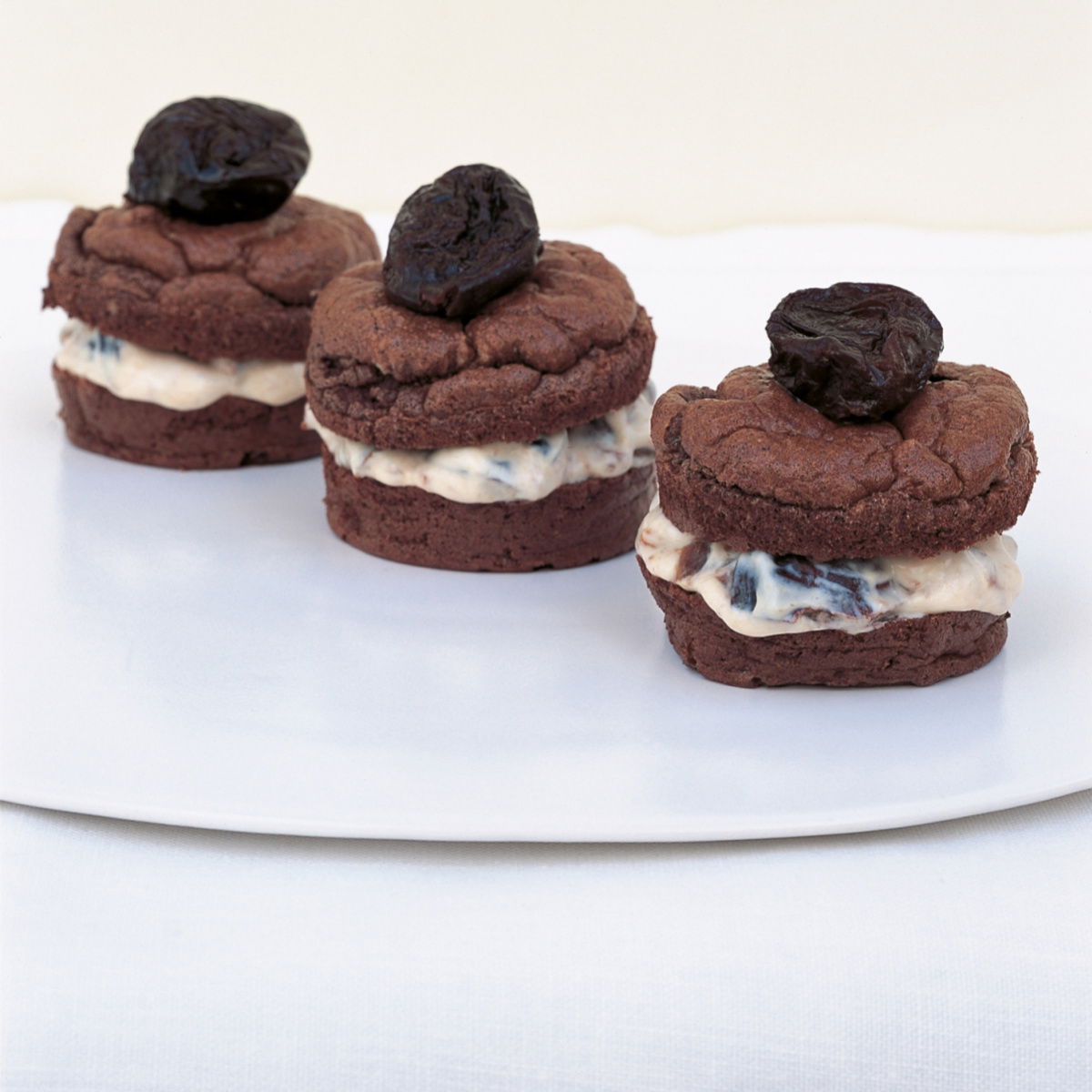 Htc squidgy chocolate cakes with prunes in marsala version1