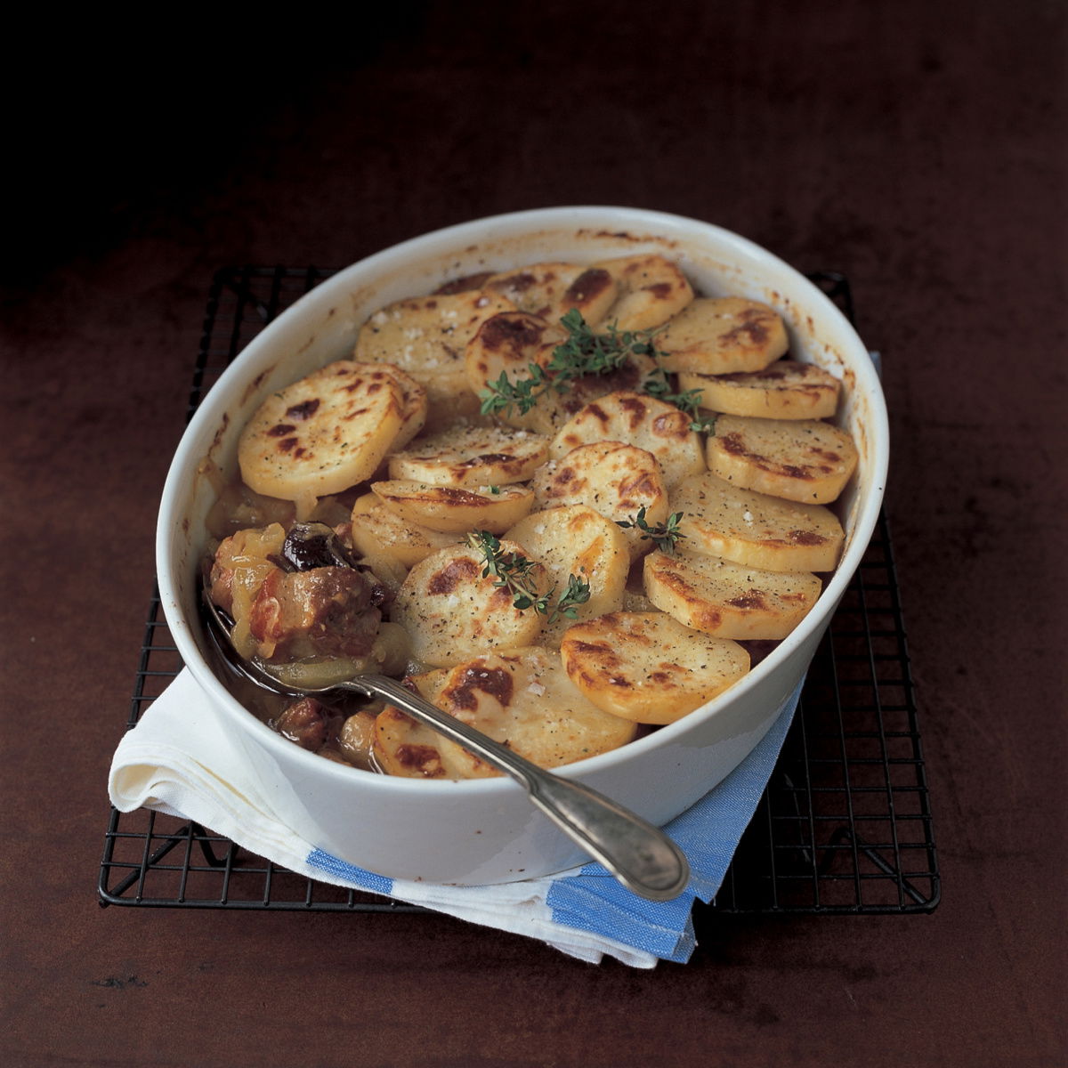 Pork braised pork with prunes